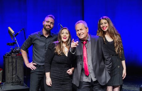 מצחיק גם ביידיש שלמה בראבא מגיע למשכן ברעננה